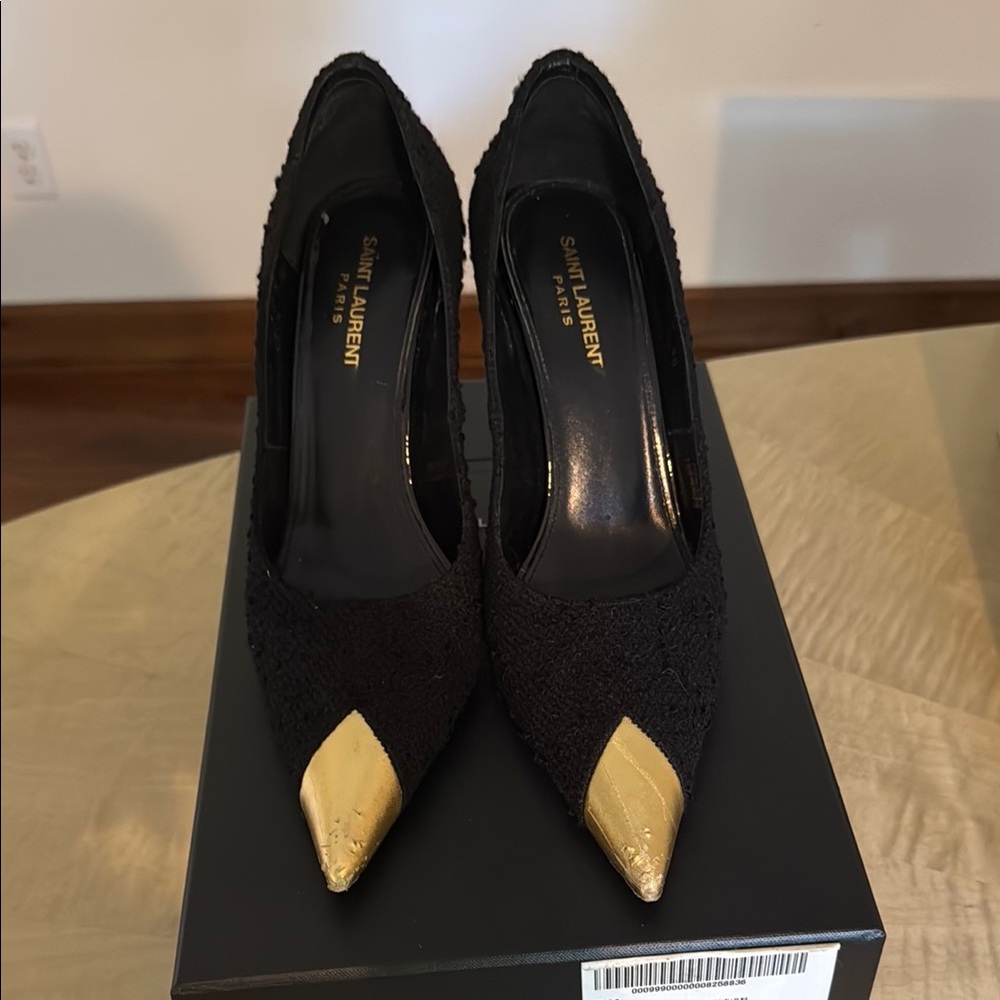 Saint Laurent Tess Boucle Liverpool
Pumps in fair condition